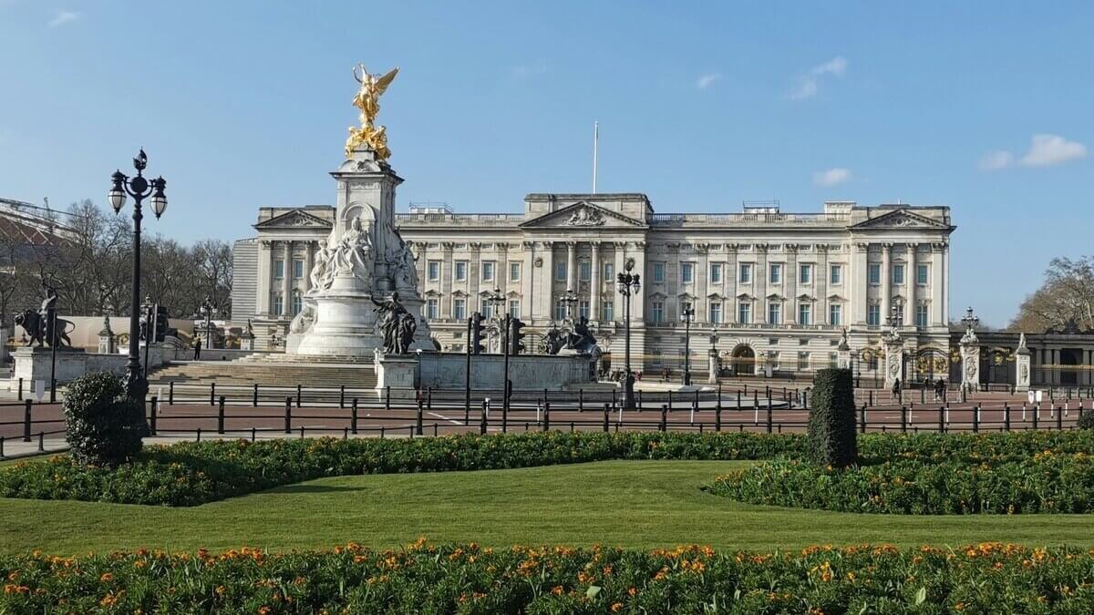 Read more about the article Buckingham Palace Tickets & Prices 2026