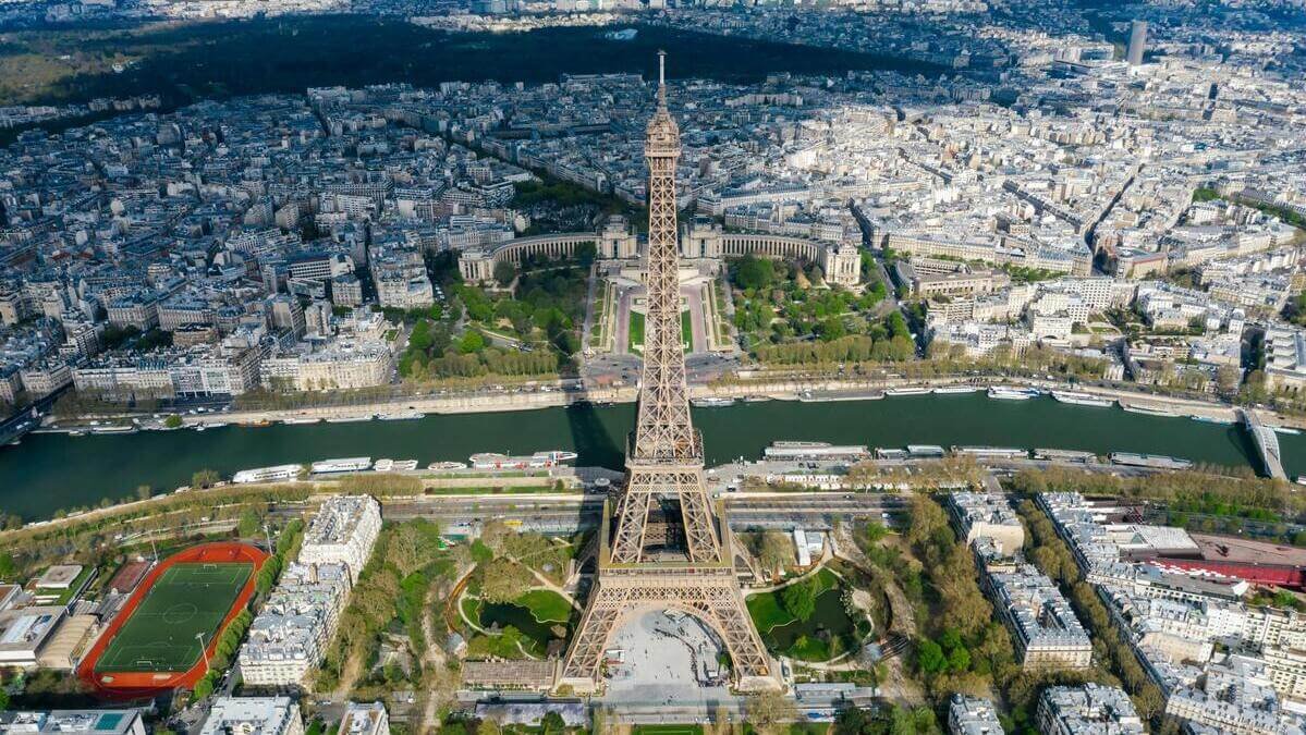 Read more about the article Eiffel Tower Tickets & Prices (2026 Guide)
