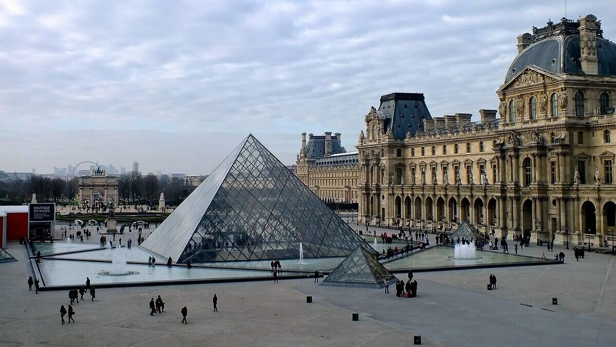 Read more about the article Louvre Museum Tickets & Prices (2026 Guide)