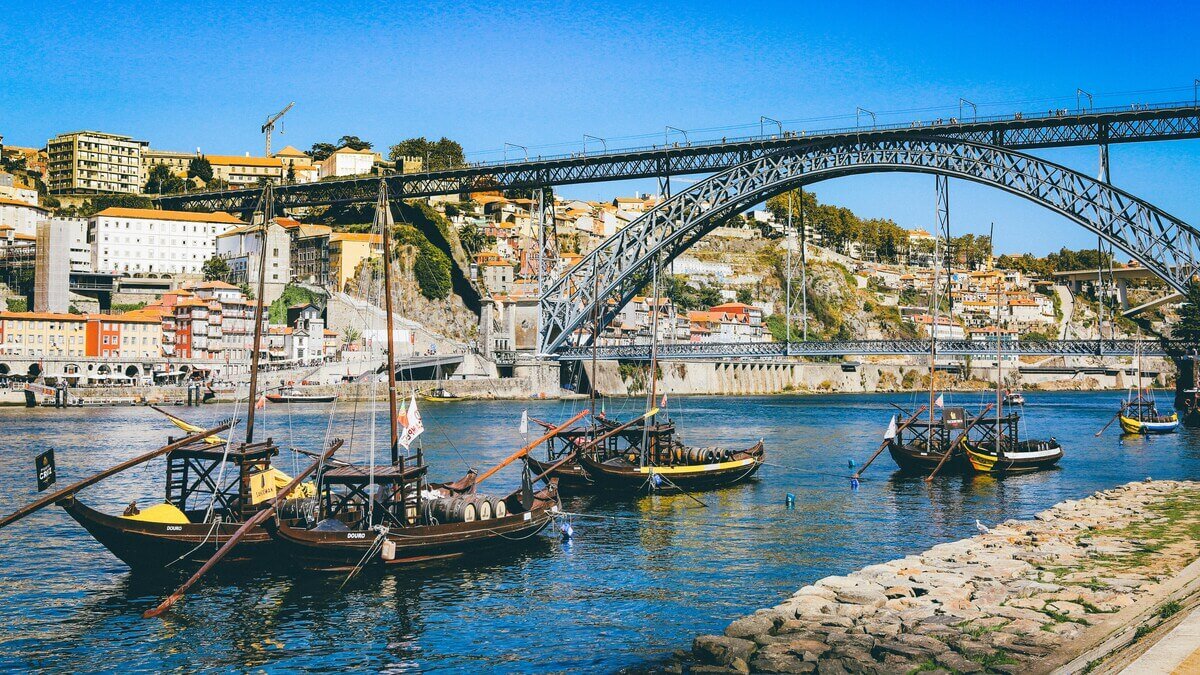 Read more about the article Porto Six Bridges Cruise Tickets 2026 | Prices & Booking