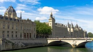 Read more about the article Sainte-Chapelle and Conciergerie Tickets (2026 Guide)