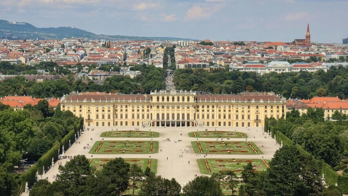 Read more about the article Schönbrunn Palace Tickets 2026 | Prices & Booking
